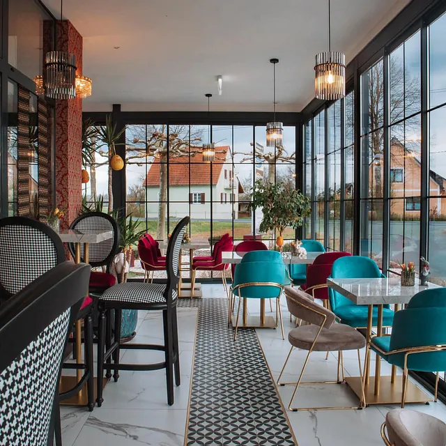 Cafe Bar Lounge Leyla